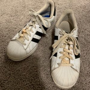 **EXCUSE THE LACES** adidas super stars